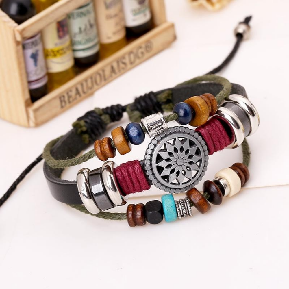 Charm Bracelets: Minimalistic Leather Bracelet with Simple Pull Cord for Daily Wear